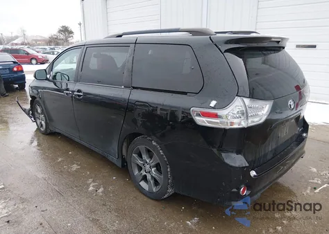 2016 Toyota Sienna Se 8 Passenger z USA, uszkodzony, nr VIN 5TDXK3DC0GS710053